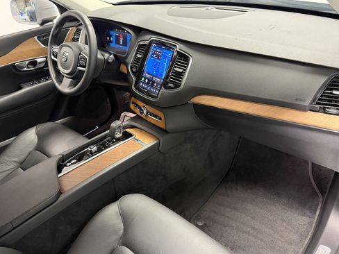 Used 2025 Volvo XC90 T8 Plus AWD/4WD image 19