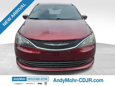 Used 2017 Chrysler Pacifica Touring FWD image 5