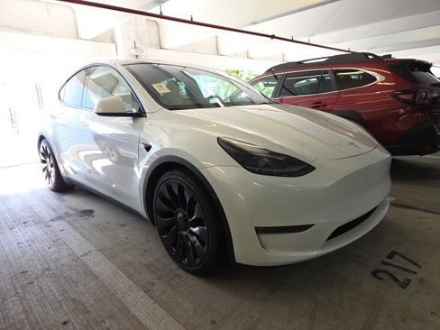 Used 2023 Tesla Model Y Long Range AWD/4WD image 1