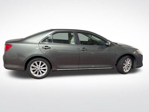 Used 2013 Toyota Camry XLE w/ Convenience Pkg FWD image 3