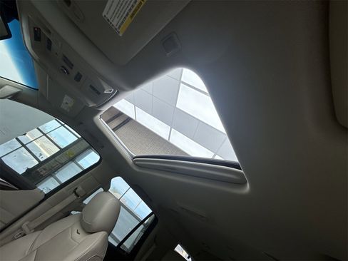 Used 2016 Cadillac Escalade Luxury image 30