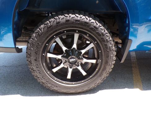 Used 2023 Chevrolet Silverado 1500 LT w/ Z71 Off-Road Package AWD/4WD image 21