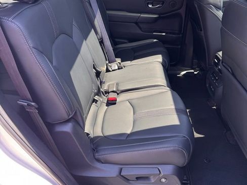 Used 2023 Honda Pilot Touring image 13