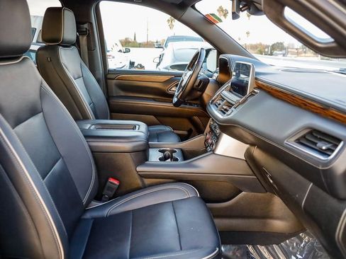 Used 2024 Chevrolet Suburban Premier image 17