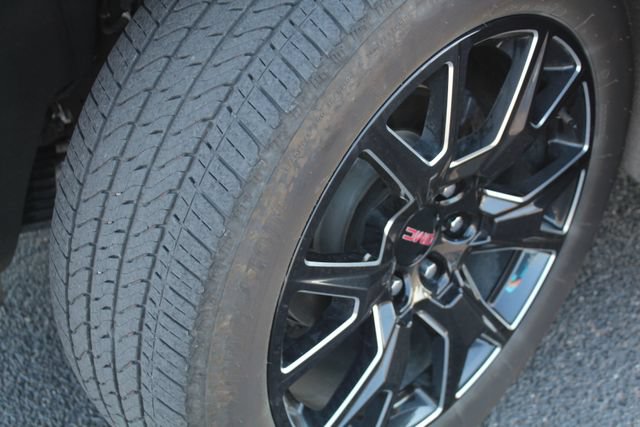 Used 2025 GMC Yukon Denali w/ Denali Reserve Package AWD/4WD image 14