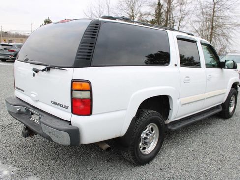 Used 2005 Chevrolet Suburban 2500 LT w/ Preferred Equipment Group image 7