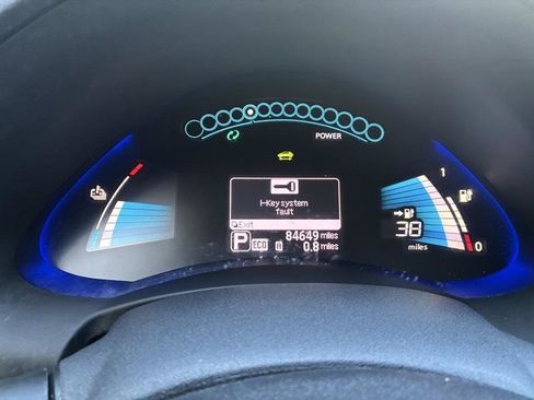 Used 2014 Nissan Leaf SV w/ Premium Package FWD image 31