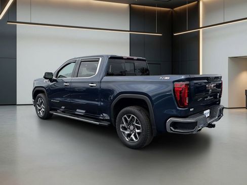Used 2023 GMC Sierra 1500 SLT w/ SLT Premium Package AWD/4WD image 3