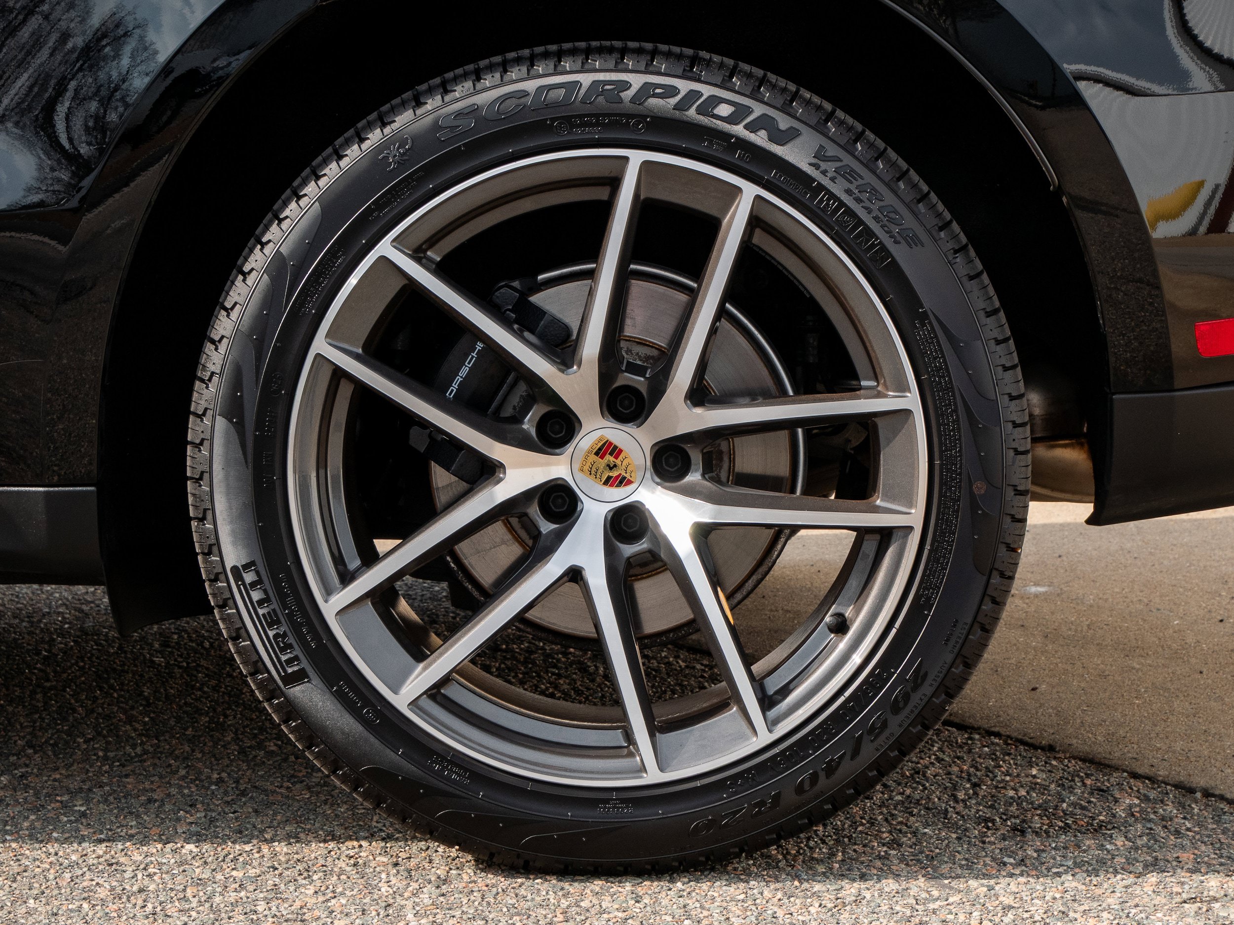 Certified 2025 Porsche Macan AWD/4WD image 18