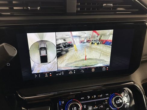 Used 2025 GMC Sierra 3500 AT4 w/ AT4 Premium Plus Package AWD/4WD image 16