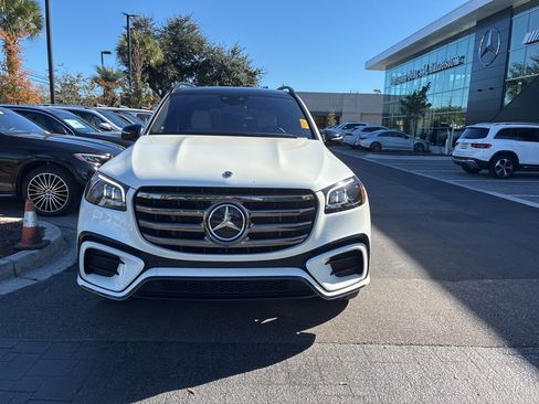 Used 2024 Mercedes-Benz GLS 450 4MATIC image 2