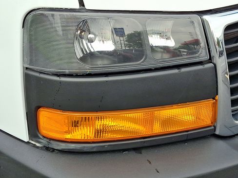 Used 2023 GMC Savana 2500 w/ Driver Convenience Package image 9