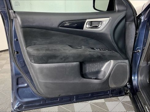Used 2015 Nissan Pathfinder SV w/ Cargo Package FWD image 21
