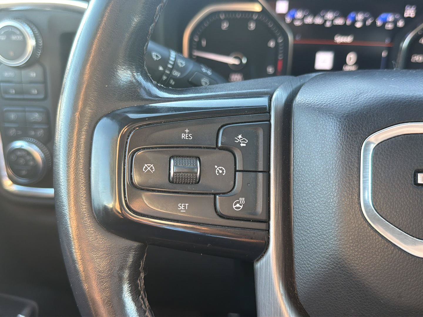 Used 2021 GMC Sierra 2500 Denali w/ Denali Black Diamond Edition AWD/4WD image 30