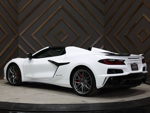 Used 2025 Chevrolet Corvette Z06 image 2