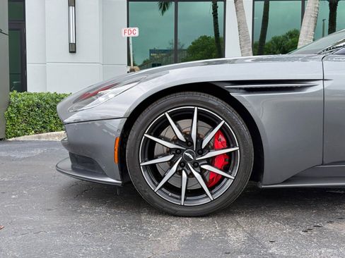 Used 2020 Aston Martin DB11 Volante RWD image 16
