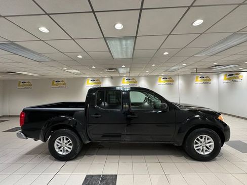 Used 2014 Nissan Frontier SV image 3