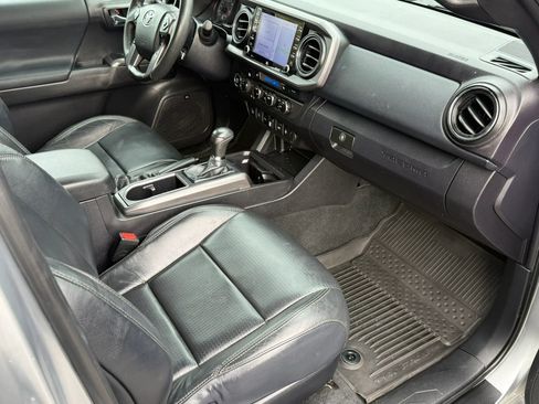 Used 2022 Toyota Tacoma TRD Off-Road w/ TRD Premium Off Road Package AWD/4WD image 12