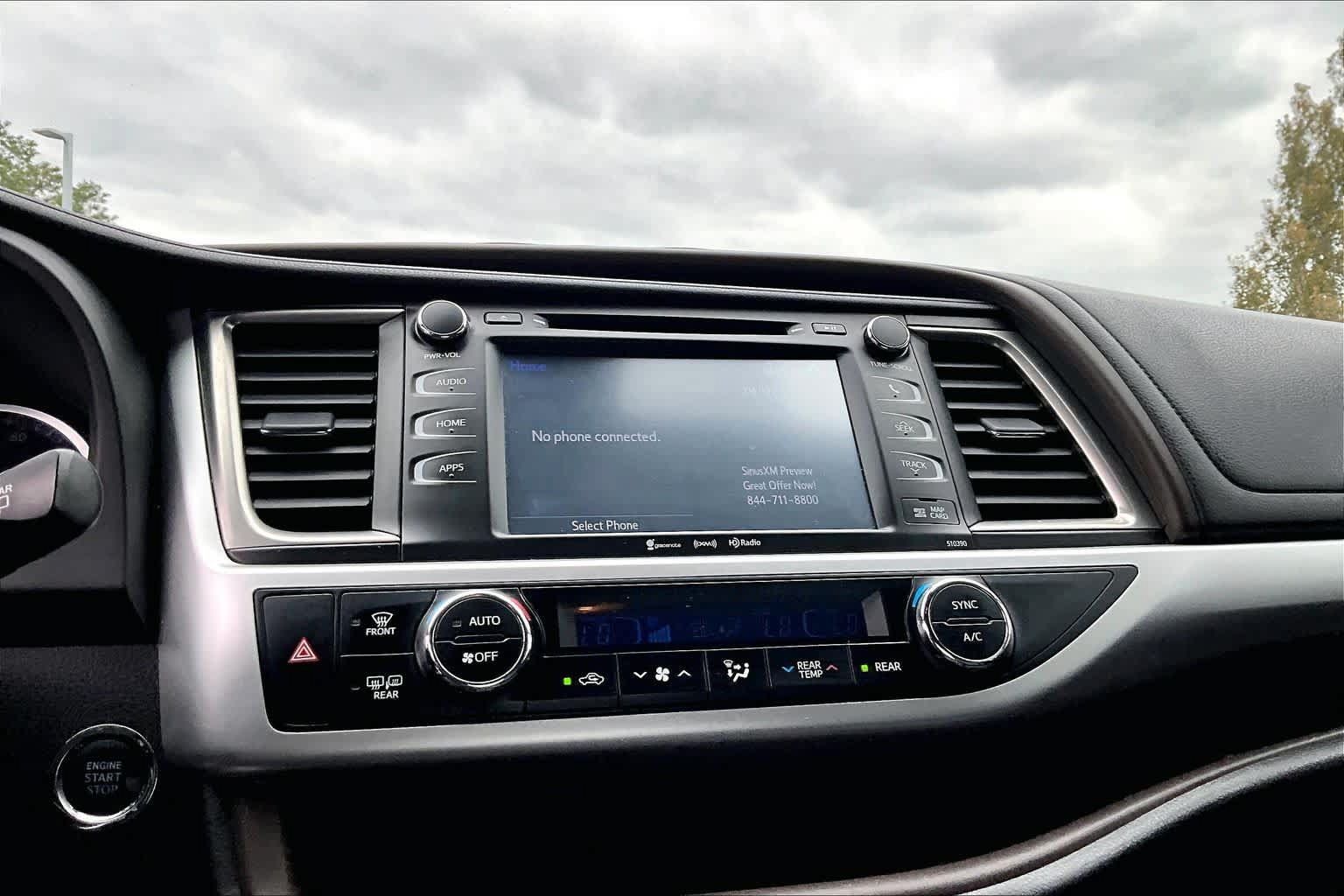Used 2019 Toyota Highlander XLE AWD/4WD image 36