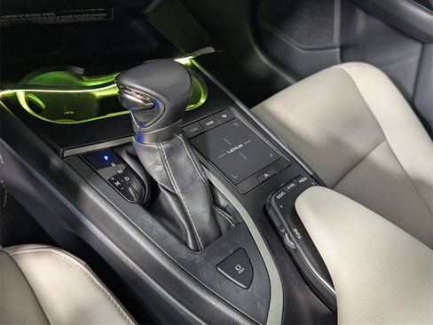 Used 2022 Lexus UX 200 image 21
