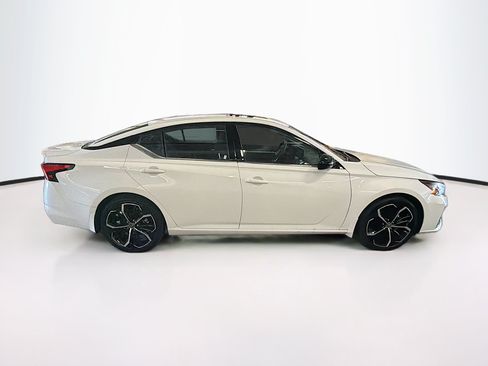 Used 2023 Nissan Altima 2.5 SR w/ SR Premium Package FWD image 10
