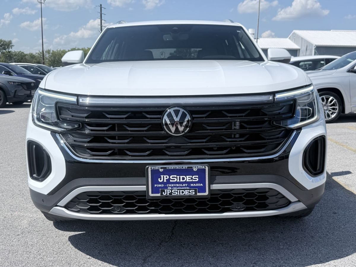 Used 2024 Volkswagen Atlas Cross Sport SE FWD image 2