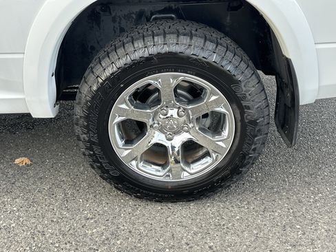 Used 2018 RAM 1500 Laramie image 25