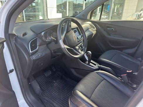 Used 2020 Chevrolet Trax LT w/ LT Convenience Package FWD image 8