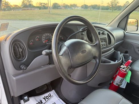 Used 1998 Ford E-350 and Econoline 350 Club Wagon RWD image 12