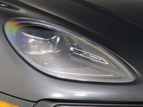 Certified 2026 Porsche Macan AWD/4WD image 28