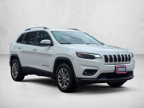 Used 2019 Jeep Cherokee Latitude Plus w/ Cold Weather Group AWD/4WD image 3