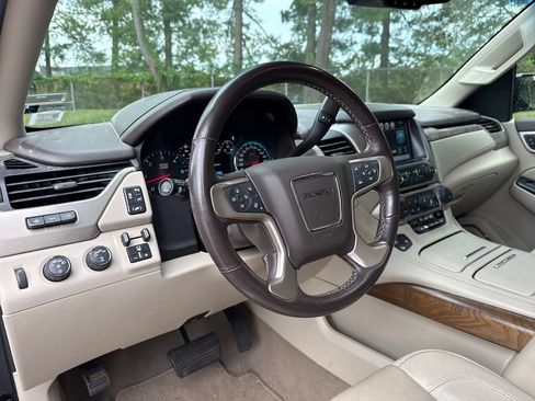 Used 2019 GMC Yukon XL Denali AWD/4WD image 15