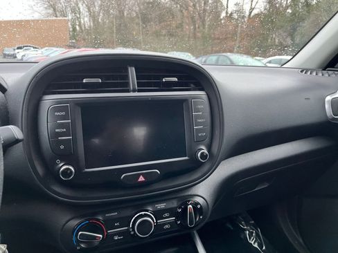 Used 2025 Kia Soul LX w/ LX Technology Package image 17