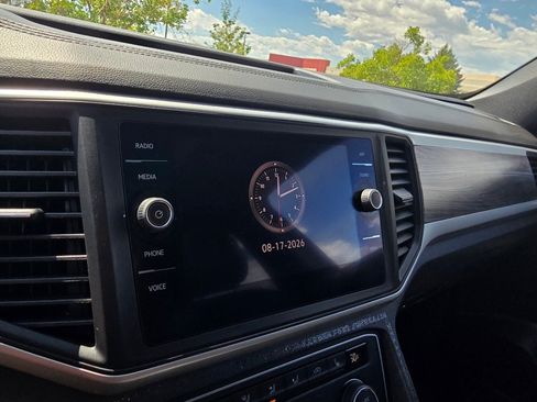 Used 2021 Volkswagen Atlas Cross Sport SE w/ Panoramic Sunroof Package FWD image 22