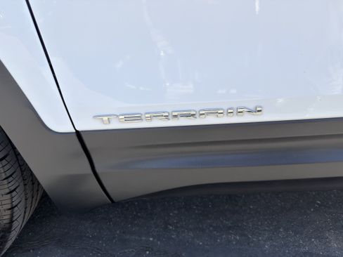 Used 2024 GMC Terrain SLE FWD image 37