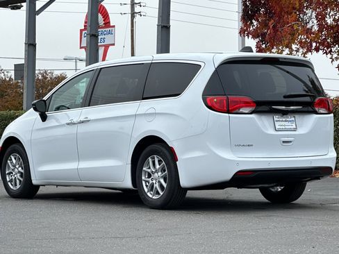 New 2026 Chrysler Voyager LX image 6