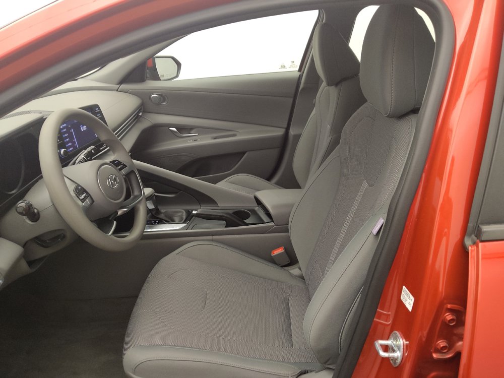 Used 2021 Hyundai Elantra SE FWD image 17
