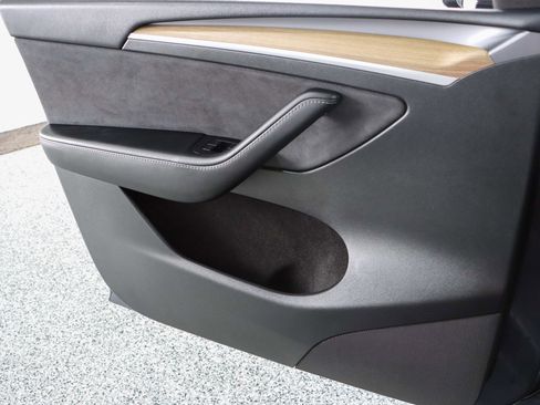 Used 2023 Tesla Model Y Long Range image 19