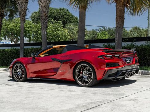 Used 2023 Chevrolet Corvette Z06 w/ Stealth Interior Trim Package RWD image 5