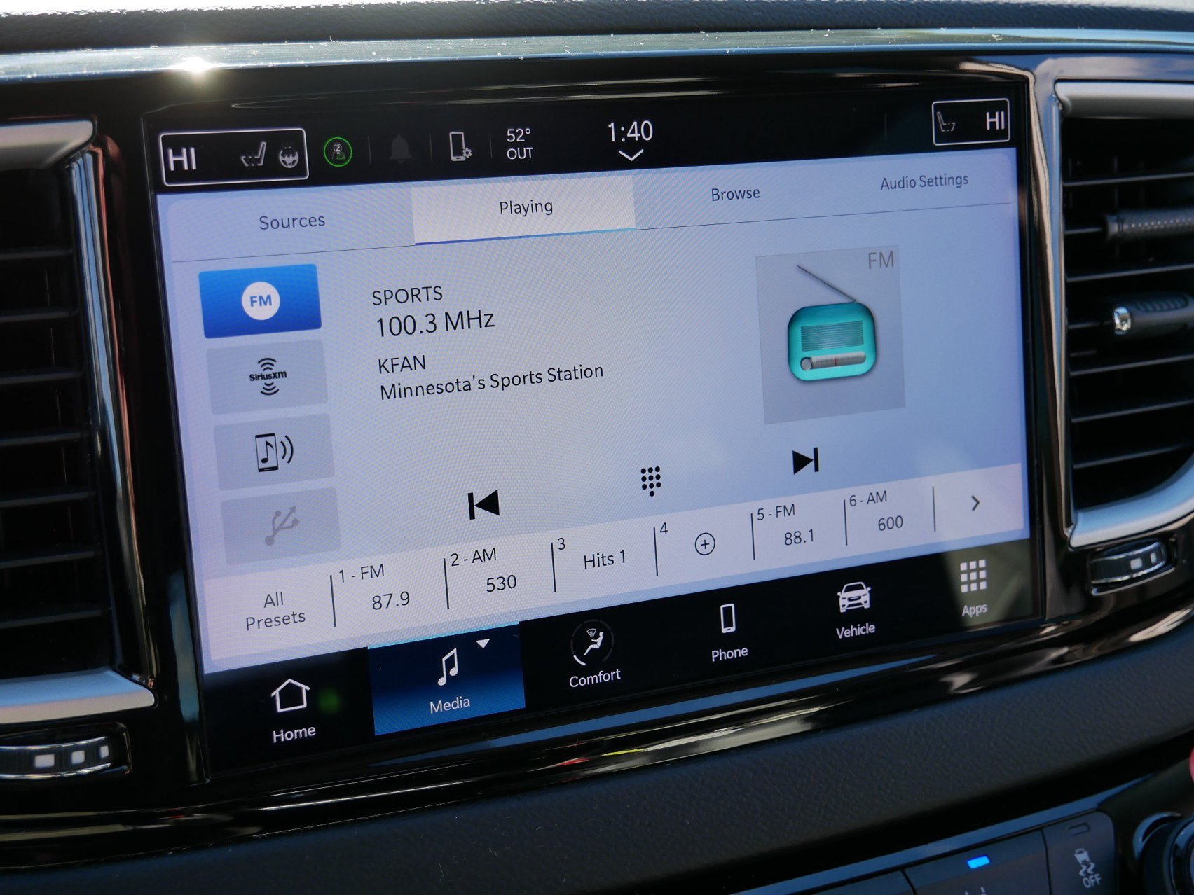 Used 2024 Chrysler Pacifica Touring-L FWD image 18