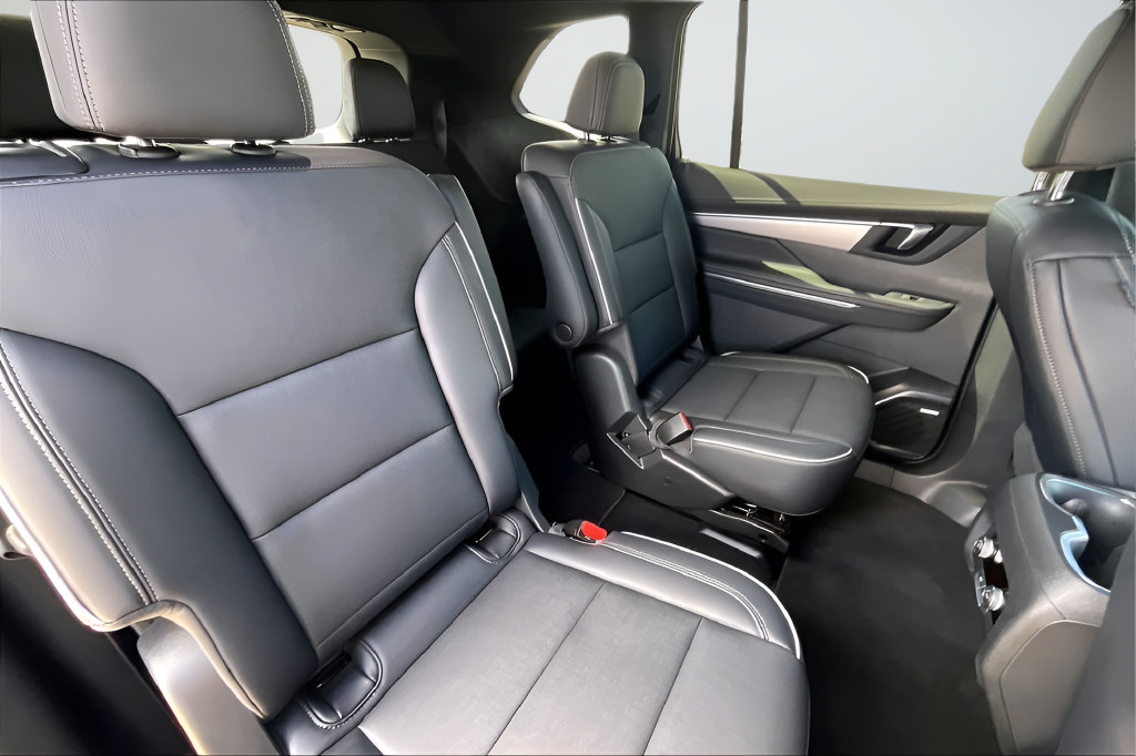 Used 2025 Buick Enclave Preferred FWD image 19