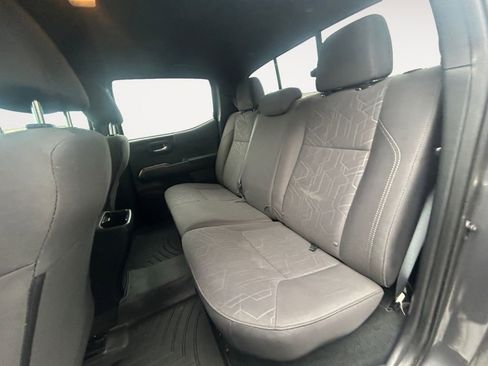 Used 2016 Toyota Tacoma TRD Sport w/ Towing Package image 11