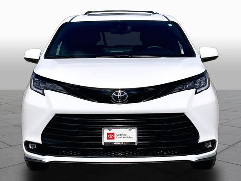 Certified 2026 Toyota Sienna XLE Woodland Edition AWD/4WD image 4