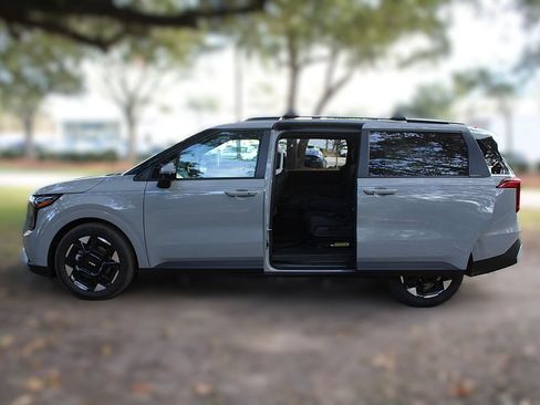 New 2026 Kia Carnival EX FWD image 18