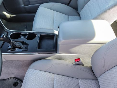 Used 2016 Toyota Camry LE FWD image 19