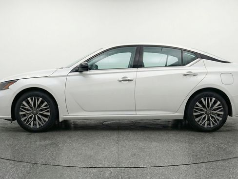 Used 2025 Nissan Altima 2.5 SV FWD image 5