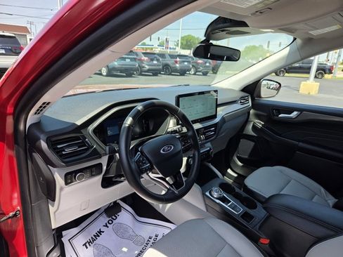 Certified 2026 Ford Escape SE FWD image 2