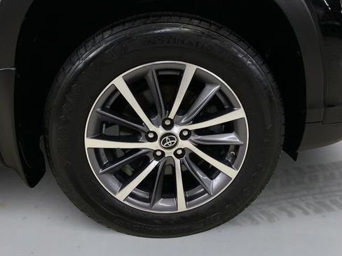 Used 2018 Toyota Highlander XLE image 16