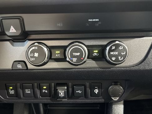 Used 2020 Toyota Tacoma TRD Sport w/ Technology Package RWD image 19