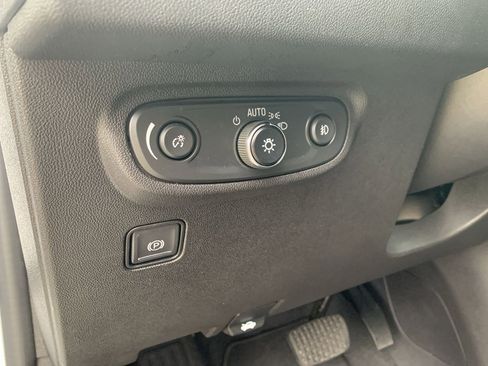 Certified 2024 GMC Terrain SLT image 22